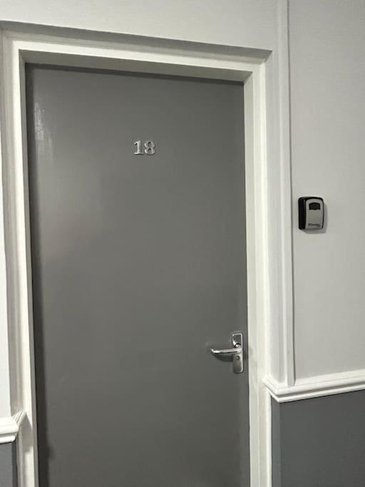 Two Bedroom Apartment Room 18 蒂斯河畔斯托克顿 外观 照片